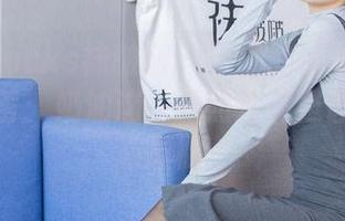 BoBoSocks袜啵啵 – 原图的惊喜与薄肉丝的含蓄：奶油这次的照片真是让人好奇心爆棚。