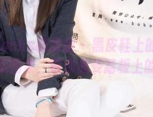 BoBoSocks袜啵啵 – 黑皮鞋上的阳光：小淳最新图集，带你感受踏板上的温暖。