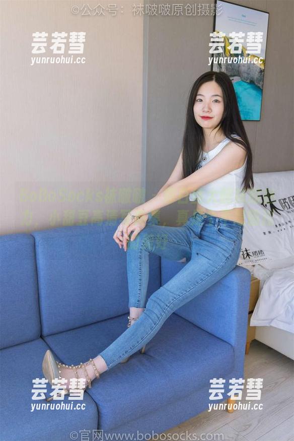 BoBoSocks袜啵啵-小甜豆 BoBoSocks袜啵啵 - 厚白丝大腿袜的魅力,小甜豆高清写真集,真是个不想错过的美好