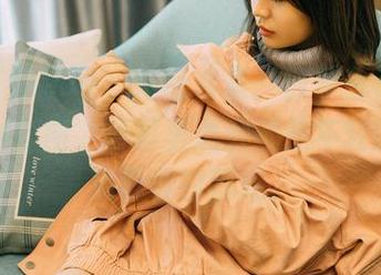 GIRLT果团网 – 作品合集：何梦兮Stacy的少女套图，画面里满满都是年轻的朝气和青春的困惑。