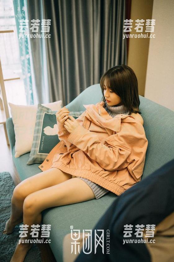 GIRLT果团网-何梦兮Stacy GIRLT果团网 - 作品合集:何梦兮Stacy的少女套图,画面里满满都是年轻的朝气和青春的困惑。