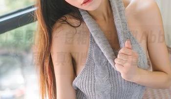 GIRLT果团网 – 白裙子里的甜Abby：私房写真和幽默一箩筐
