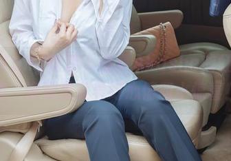 HuaYang花漾 – 蓝夏Akasha的红裙美图，资源里藏着好心情和小惊喜！