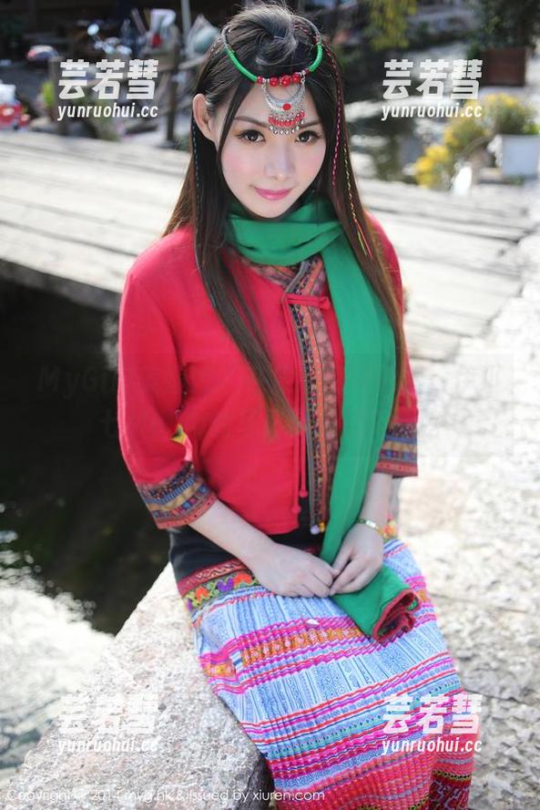 MyGirl美媛馆 - 在皮衣的映衬下，伊小七MoMo的写真真是撩人心弦