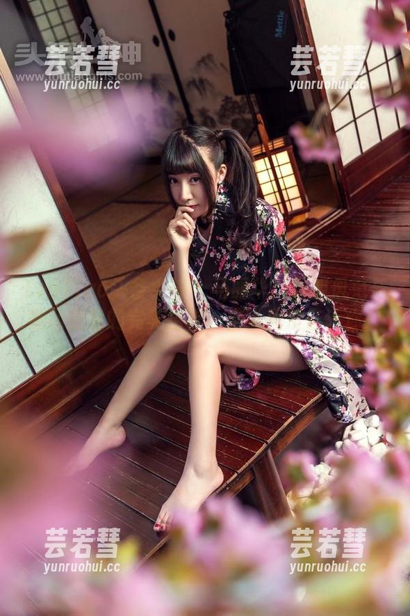 TouTiao头条女神-马丽华 TouTiao头条女神 - 马丽华:御姐风范与福利图包的完美结合,别说我没告诉你!