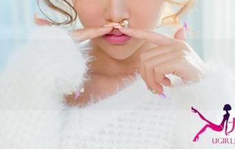 UGirls尤果网 – 田慕儿的浴缸美图，更新了！水面上的光影真让人陶醉！
