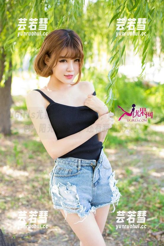 UGirls尤果网 - 海边日常，陈梓涵高清图包：阳光、沙子，还有我的无奈！