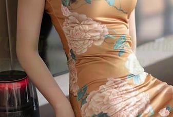 XIAOYU语画界 – 小海臀Rena的白裙：原图直逼内心，写真却留白无尽