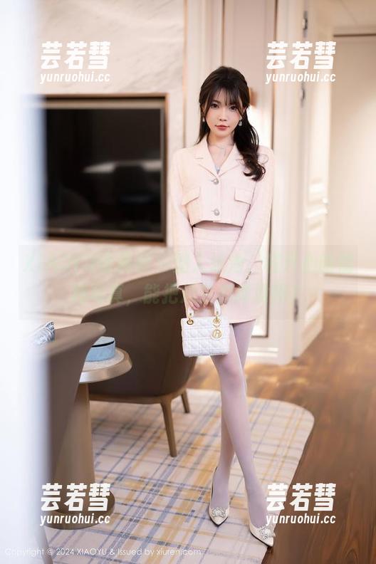 XIAOYU语画界 - 潜入泳池，程开心的福利写真，能把烦恼都淹没吗？