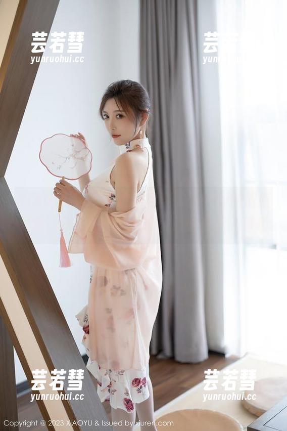 XIAOYU语画界 - 绯月樱-Cherry的眼镜日常：那自拍前的瞬间，原图告诉你真相