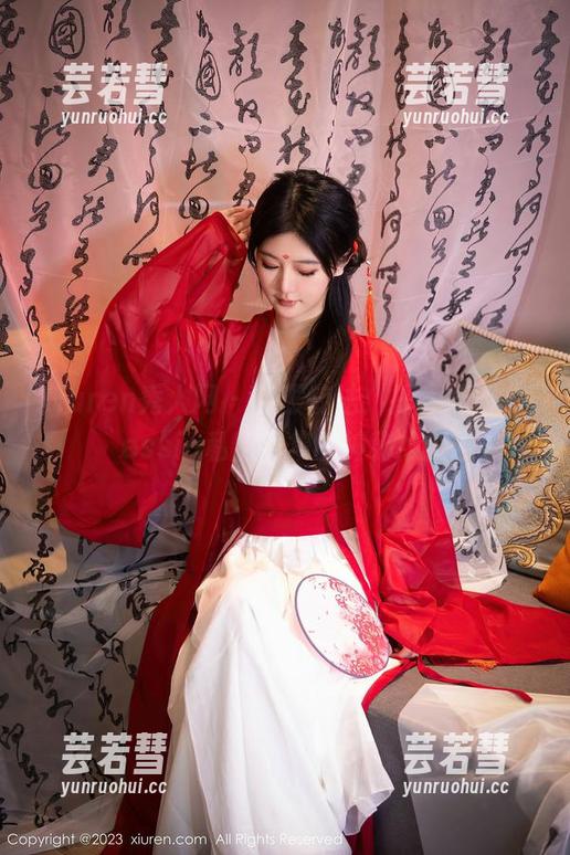 Xiuren秀人网 - 制服魔法：探索婕西儿jessie私房图集的神秘维度