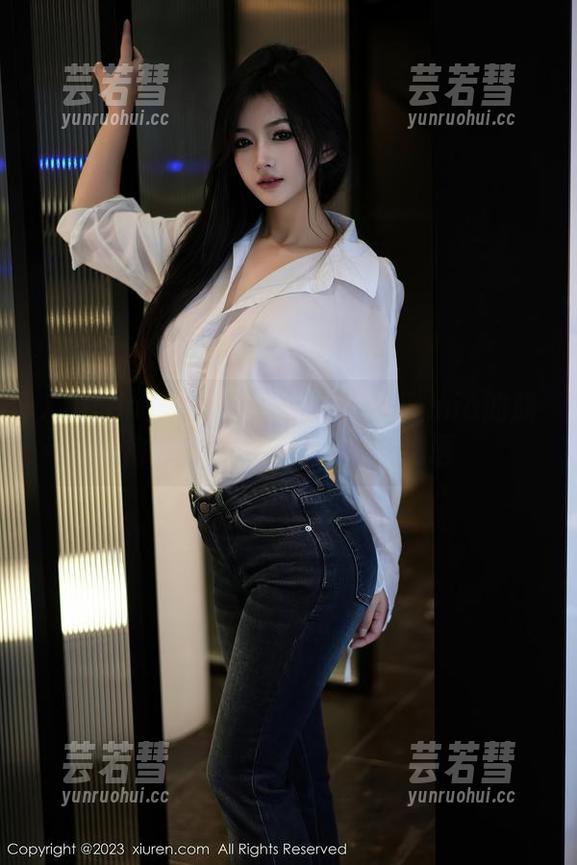 Xiuren秀人网-徐微微mia Xiuren秀人网 - 迷失在徐微微mia的旗袍套图:下载时请轻声细语