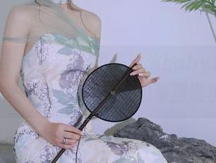 Xiuren秀人网 – 跟着沐沐baby和她的奶牛，来一场免费图片的草原漫步吧！