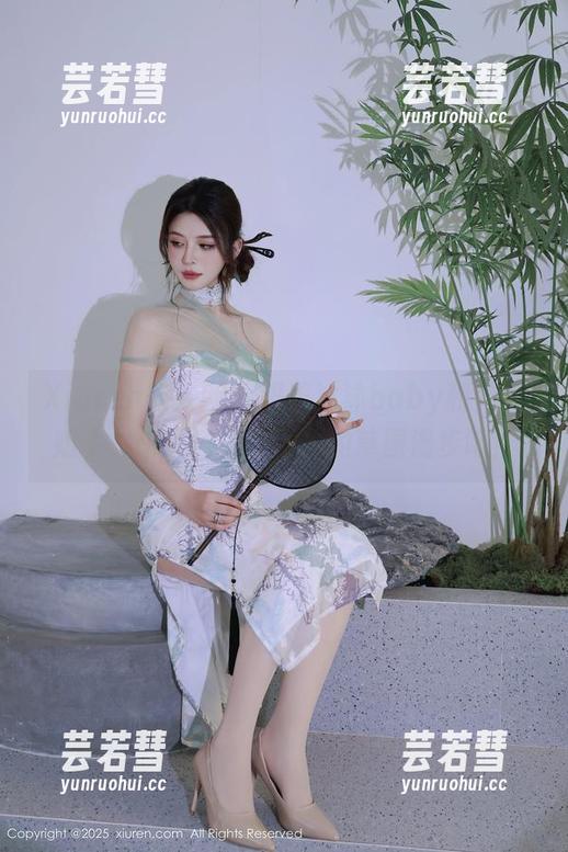 Xiuren秀人网-沐沐baby Xiuren秀人网 - 跟着沐沐baby和她的奶牛,来一场免费图片的草原漫步吧!