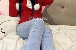 最新！at鲨鱼的白色泳衣写真：她不是在拍照，而是在搅动潮流！