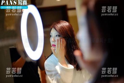 pans - 想要妮妮长腿的原图？下载它，立刻感受春风十里！