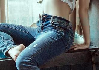 partycat轰趴猫 – 无圣光下的Ellie艾栗栗短裙：让你丢掉所有滤镜，直接心动！