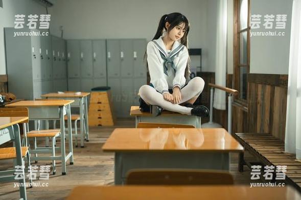 课间阳光洒满校园，rua阮阮红色校服私房图包让你乐翻天！