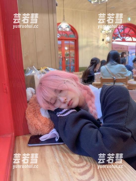 Wendy带你走进黑白私拍图包：沉醉于光与影的迷离
