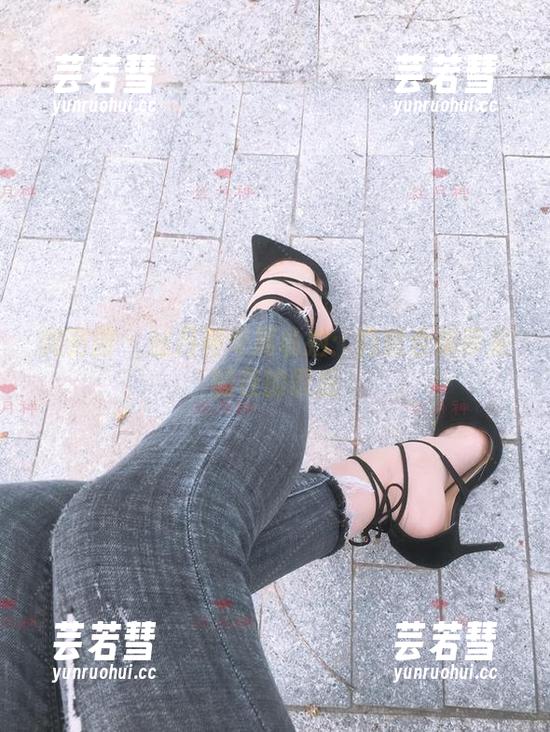 丝月神 微密圈 - 丝月神专属私拍:肉丝合集带来的夜的诱惑