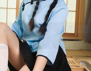 丽柜 – 睡衣里的小戈：写真作品的轻盈与自由
