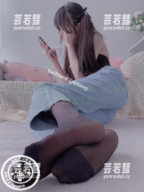 二阶堂宅绘子美脚经典合集：细腻的线条与俏皮的姿态