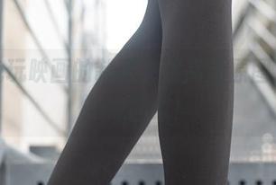 看完兔玩映画的制服女孩高清原图，根本不想回家！
