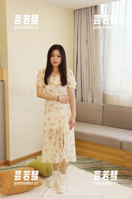 初夏女神 - 高清图册：点点的制服诱惑，一不小心就沉迷了。