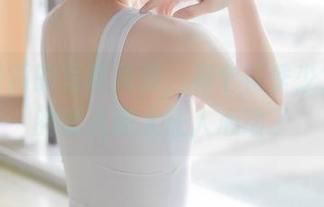 喵糖映画的写真角落，有个花季少女，她的婴儿肥太让人心动了