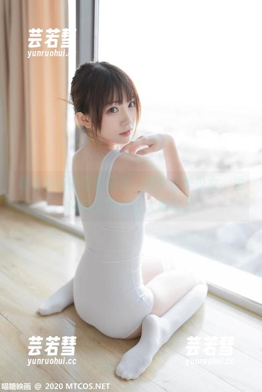 喵糖映画的写真角落，有个花季少女，她的婴儿肥太让人心动了