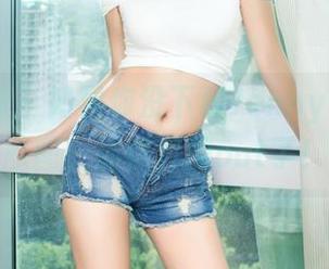 头条女神 – 如果你没下载JennyR学姐的原图，那你真的out了！