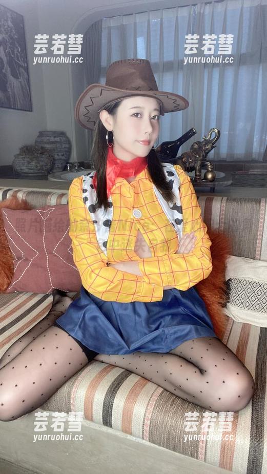 奈汐酱Nice 照片描绘的奈汐酱Nice:在爱心护士的角色中迷失自我