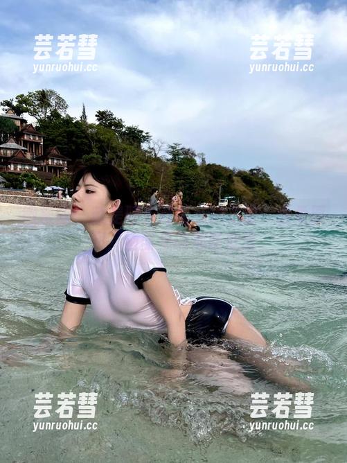 微密圈 - 就是阿朱啊的私拍之旅：温柔原图，画面里的那些低语