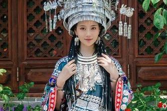 年年Nnian在线，杂志1的新奇画风，快来围观！