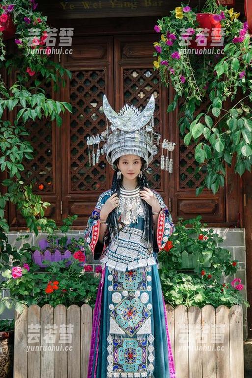 年年Nnian在线，杂志1的新奇画风，快来围观！