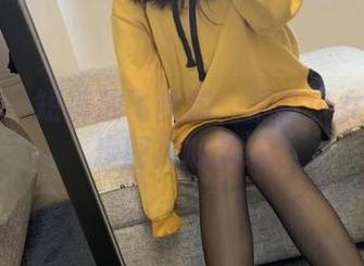 微密圈 – 短裤放飞梦想：提袜少女带你散步图库的边缘