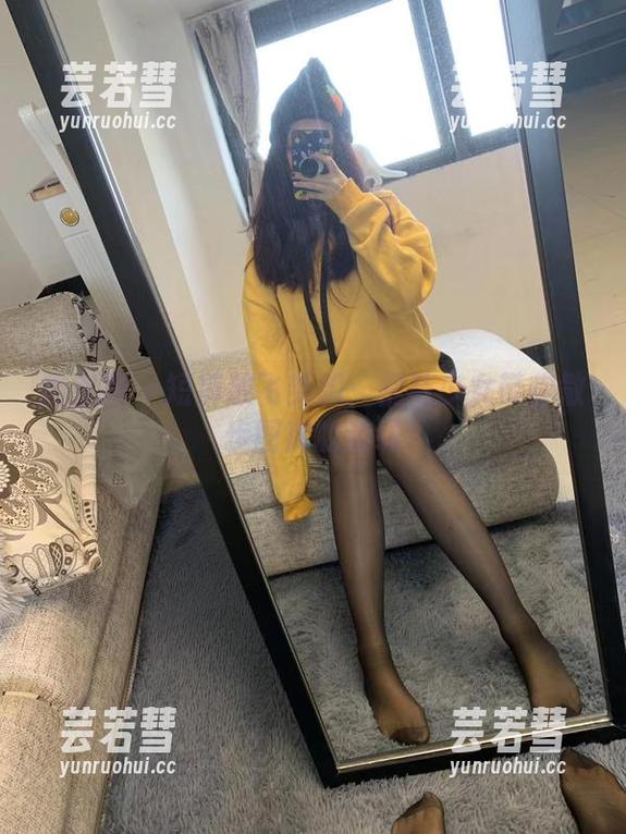 提袜少女 微密圈 - 短裤放飞梦想:提袜少女带你散步图库的边缘