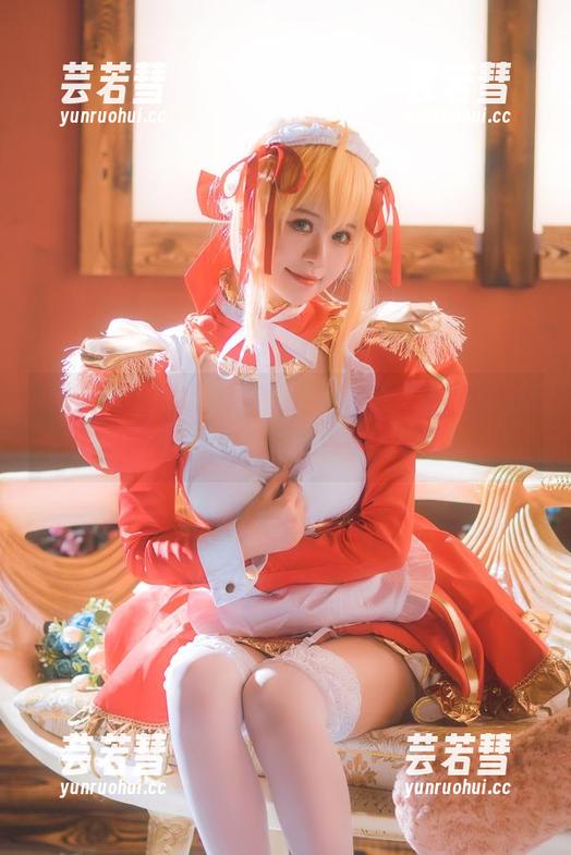 日常女警？更多像是梦中情警，星黛鹿鹿i的写真世界太奇妙了！