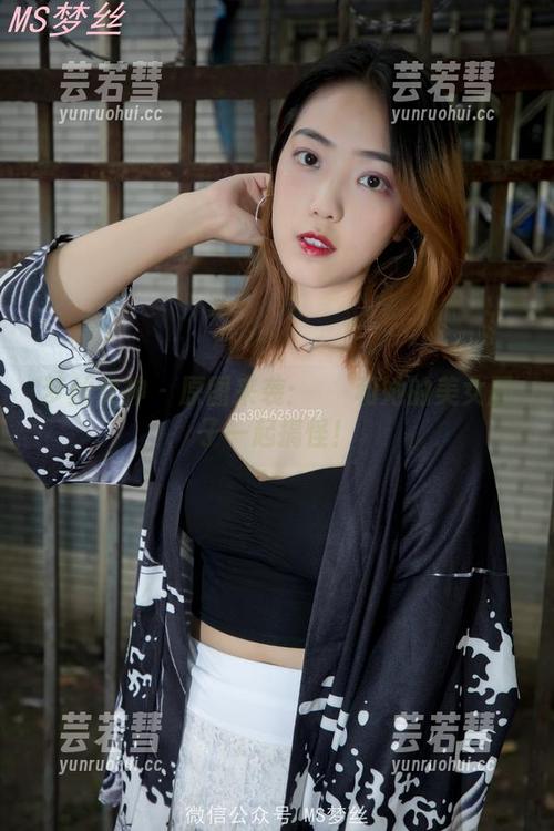 梦丝女神-玥玥 梦丝女神 - 原图来袭:玥玥和她的美女胚子一起搞怪!
