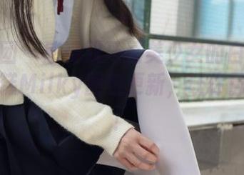 森萝财团 – 感受双马尾美少女的白丝魅力，小奶糕Milky图包更新，让你目不转睛！