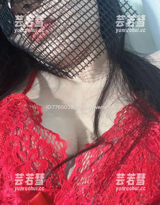 楚楚不吃鱼 微密圈 - 精选图库:楚楚不吃鱼与她的蕾丝女仆装,轻轻一撩,心也跟着跳!
