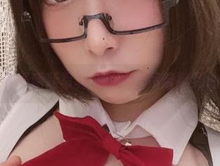 次屁啦最新版写真集：一条吊带撩到心底！