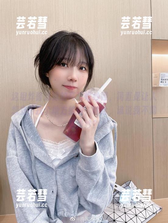 这组炸酱沐沐的高清婚纱照，简直是让人想立刻找个地方结婚，哈哈，谁说我不需要婚纱？