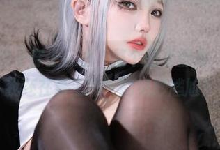 当狐洛洛子穿上白裙，整个图集都是‘为什么我还在看工作’的绝妙尴尬！