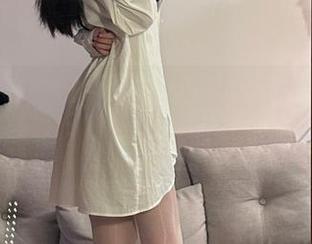 微密圈 – 注意了，下载玫桃泡芙美腿写真集，可能会引发意外关注！