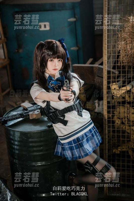 白莉爱吃巧克力穿上死库水，化身水中精灵，分享她的‘水’世界！