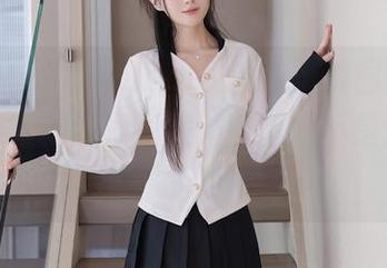 秀人网 – Suki_baby的高清美图：女孩们都羡慕的无暇肌肤，尴尬的不是你们，是我！