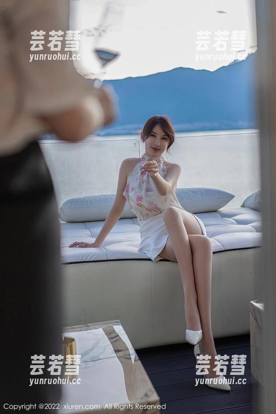 秀人网 - z杯悠悠的透明作品：一场视觉上的轻盈与纠缠