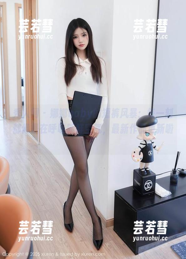 秀人网 - 娜娜baby的短裤风暴：每一刻都像是在呼吸新鲜空气，最新作品更新啦！