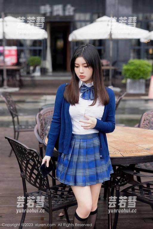 秀人网 - 全集大放送！子纯儿职业装：谁说只有裙子好看？我也能用笔记本展现魅力！